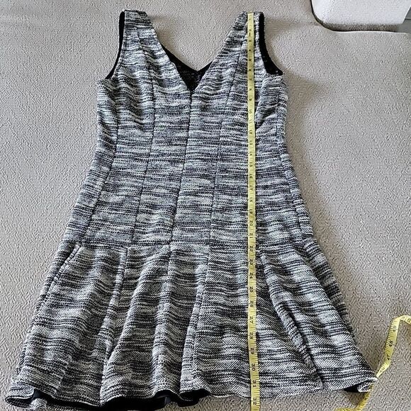 Banana Republic Black and Cream Fit and Flare Tweed Sleeveless Dress - Size 4 - Picture 13 of 16